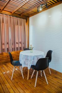 a dining room with a table and four chairs at Casa Container - Pousada Container da Montanha VERDE Banheira in Rio Fortuna +53 photos