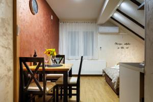 Kuchyň nebo kuchyňský kout v ubytování Apartmani Nina