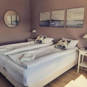 Grindavik Guesthouse self check in & outにあるベッド