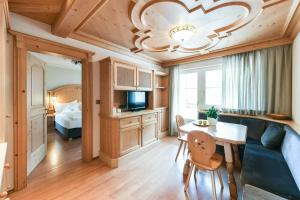 Afbeelding uit fotogalerij van Wellness Residence Villa Leck in Selva di Val Gardena