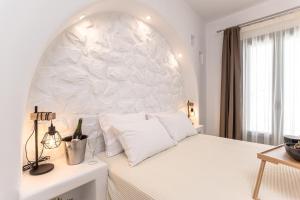 Postel nebo postele na pokoji v ubytování Sand & Sea Private Pool Villa Agia Anna + 50 fotografií