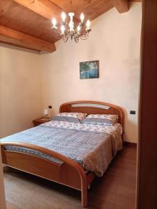 Ένα ή περισσότερα κρεβάτια σε δωμάτιο στο casale martini sirolo