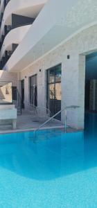 Montenegrina Hotel & SPA All-Inclusive内部或周边的泳池