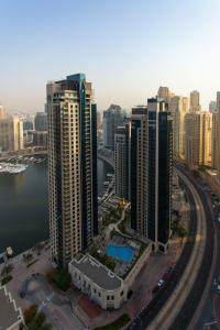 Uma vista geral de Dubai ou a vista da cidade a partir do apartamento