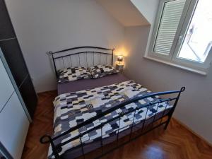 Postel nebo postele na pokoji v ubytování Family apartment Kreso Vodice