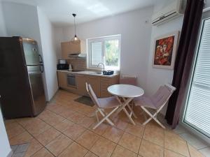 Kuchyň nebo kuchyňský kout v ubytování Family apartment Kreso Vodice