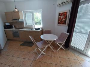 Kuchyň nebo kuchyňský kout v ubytování Family apartment Kreso Vodice + 2 fotografie
