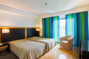 Postel nebo postele na pokoji v ubytování Antillia Hotel