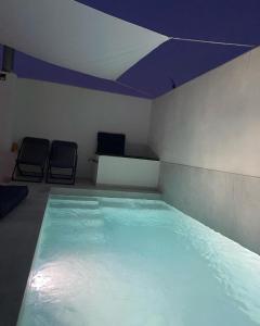 TV a/nebo společenská místnost v ubytování Casa Energía del Cabo. San Jose Cabo de Gata.