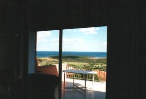 奧提奧洛港的住宿－Bilo Vista Mare Agrustos，客房设有海景阳台。