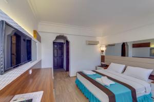 Postel nebo postele na pokoji v ubytování Marcan Beach Hotel ADULT ONLY