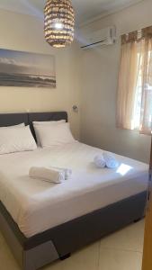 Łóżko lub łóżka w pokoju w obiekcie Elena apartment chalkidiki