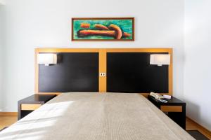 Postel nebo postele na pokoji v ubytování Antillia Hotel