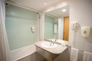 Koupelna v ubytování Antillia Hotel