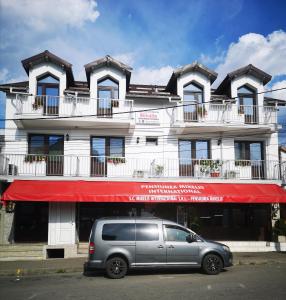 Edificio en el que se encuentra el hostal o pensión