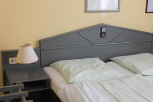 Postel nebo postele na pokoji v ubytování Ammerscher Bahnhof