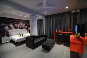 Gallery image of SinQ Party Hotel - No Male Stags Allowed in Candolim