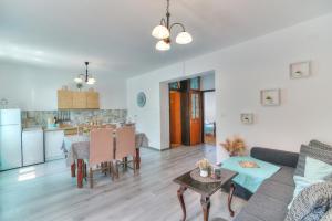 Kuchyň nebo kuchyňský kout v ubytování Apartman More + 17 fotografií