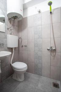 Koupelna v ubytování Studio apartmani Rafailovici