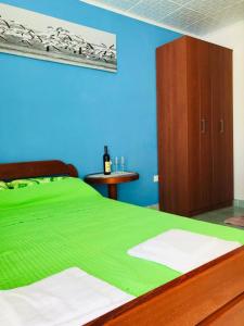 Postel nebo postele na pokoji v ubytování Studio apartmani Rafailovici