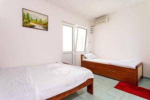Postel nebo postele na pokoji v ubytování Studio apartmani Rafailovici