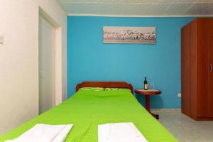 Postel nebo postele na pokoji v ubytování Studio apartmani Rafailovici
