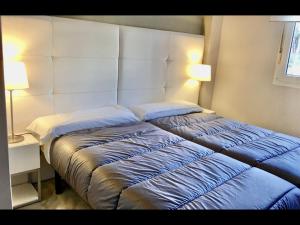 Posteľ alebo postele v izbe v ubytovaní MI CAPRICHO A16 Beachfront Apartment