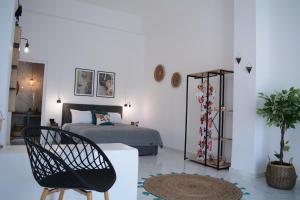 a bedroom with a bed and a chair at Maistrali in Provatas