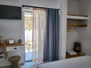 Agnantema luxury suites客房内的一张或多张床位