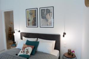 a bedroom with a bed with three pictures on the wall at Maistrali in Provatas