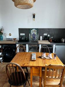 Fotografia z galérie ubytovania Charmant studio au calme terrasse privée place de parking sécurisée v destinácii Angers