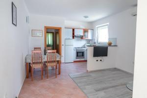 Kuchyňa alebo kuchynka v ubytovaní Apartments Gracia