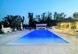 Bazén v ubytování Luxury Home & Pool nebo v jeho okolí