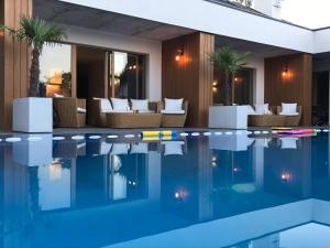 a hotel with a swimming pool in a room at Bryza Morska in Świnoujście