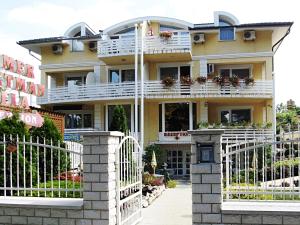Gallery image of Apartman Bella Hotel in Siófok