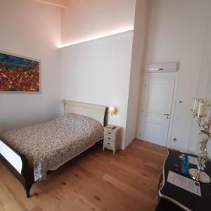 A bed or beds in a room at Villa Private Pool Luxury G&P Hot Tub