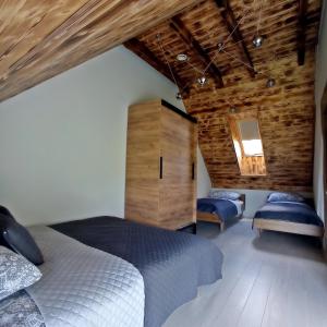 Ένα ή περισσότερα κρεβάτια σε δωμάτιο στο Izby pod Litwinką