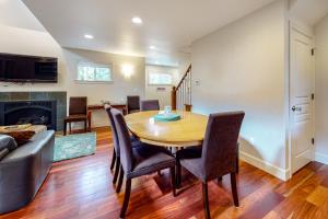 Gallery image of The Martin's Seaside Beach House in Rockaway Beach