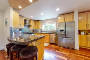 Gallery image of The Martin's Seaside Beach House in Rockaway Beach +34 photos