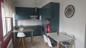 a small kitchen with a table and a table and chairs at Foz Playas in Foz