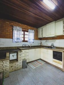 Küche/Küchenzeile in der Unterkunft Sítio Refúgio Verde