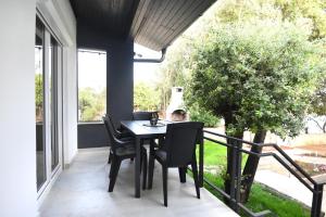 Vonkajšia záhrada v ubytovaní Apartment by the sea Renata in Punta Skala