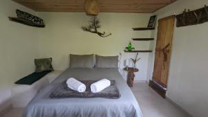 Katil atau katil-katil dalam bilik di Finca Flora del Rio, Habitacion Las Orquideas