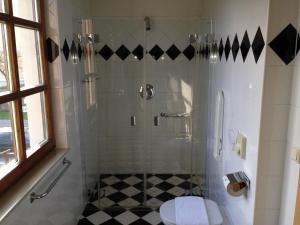 A bathroom at Gasthof Safenhof