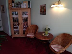 A seating area at Gasthof Safenhof