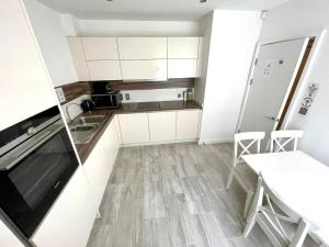 Gallery image of London Stratford Luxury House, 5 minutes walk Station, Westfield, 3 Bedrooms 3 Bathrooms, Reception, Garden, Parking in London
