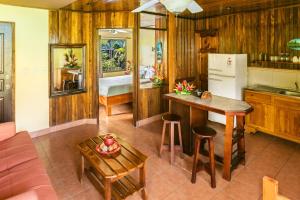 Kuchyň nebo kuchyňský kout v ubytování Villas Oasis
