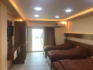 TV a/nebo společenská místnost v ubytování Al Deyafa Hotel