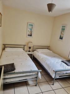 Postel nebo postele na pokoji v ubytování Holly Lodge