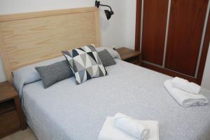 a bedroom with a bed with two pillows on it at Fuente Lebana Labradores in Facinas